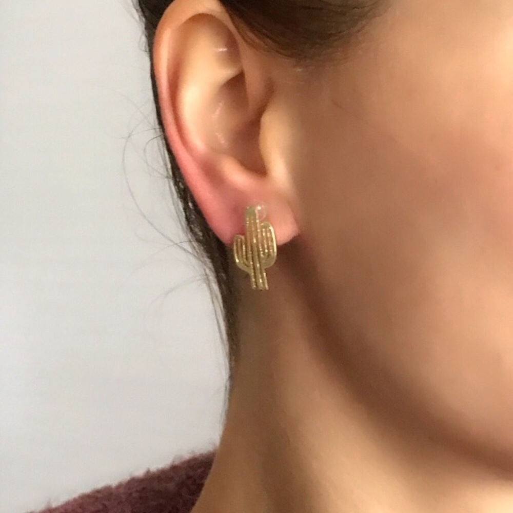 ✨MAKE OFFER✨SMALL GOLD CACTUS STUD EARRINGS